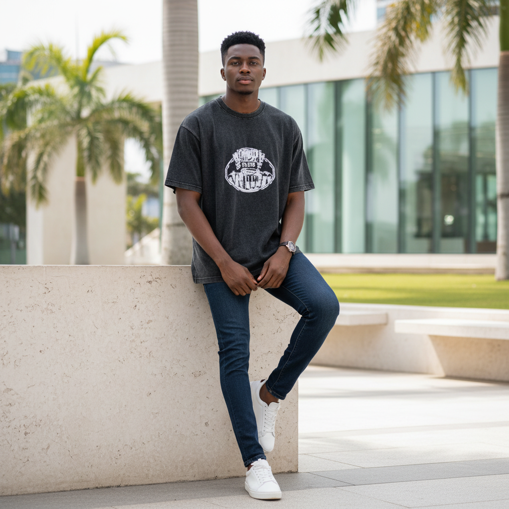 Crest Graphic Oversized T-Shirt Washed Black – Model Shot