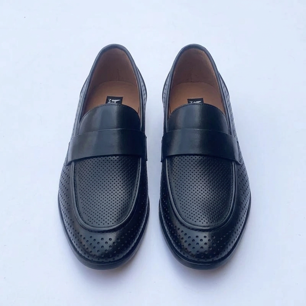 Straight-on black perforated loafers with plain front straps